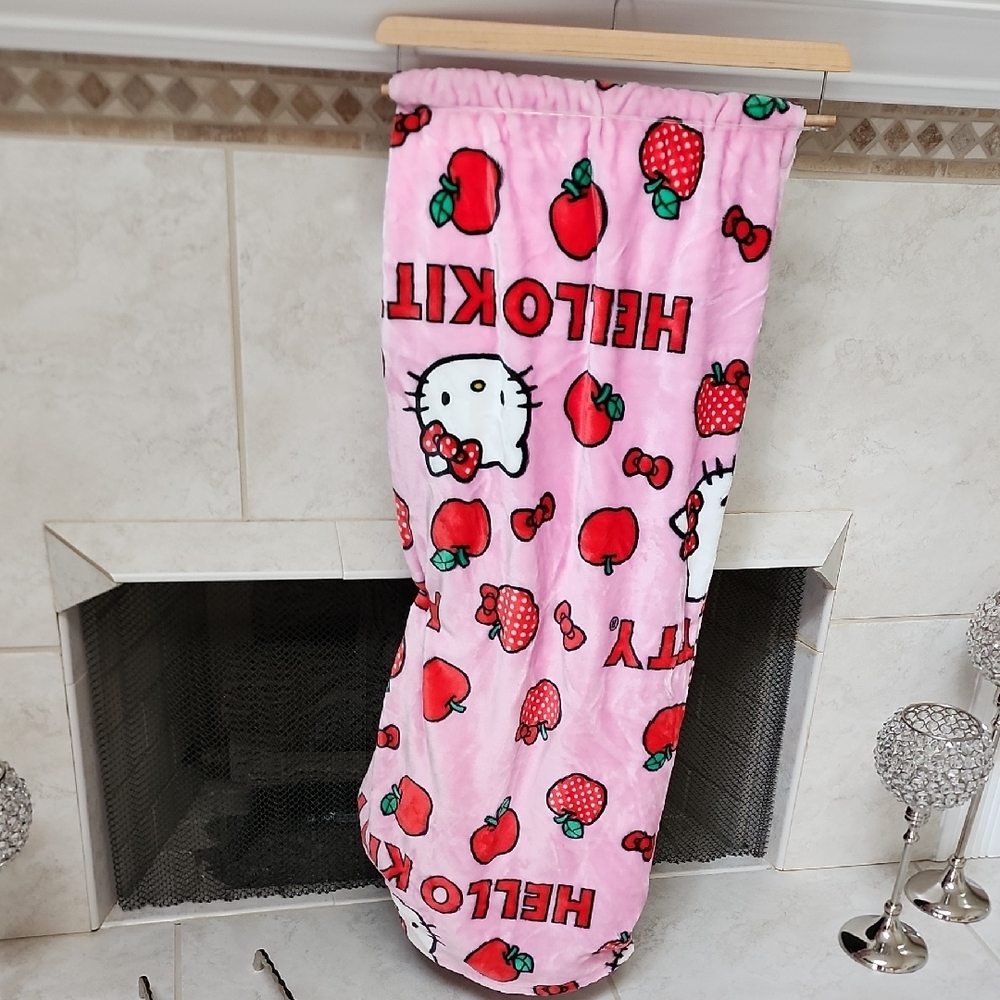 🍎 HELLO KITTY PLUSH CLOUD THROW 🍎